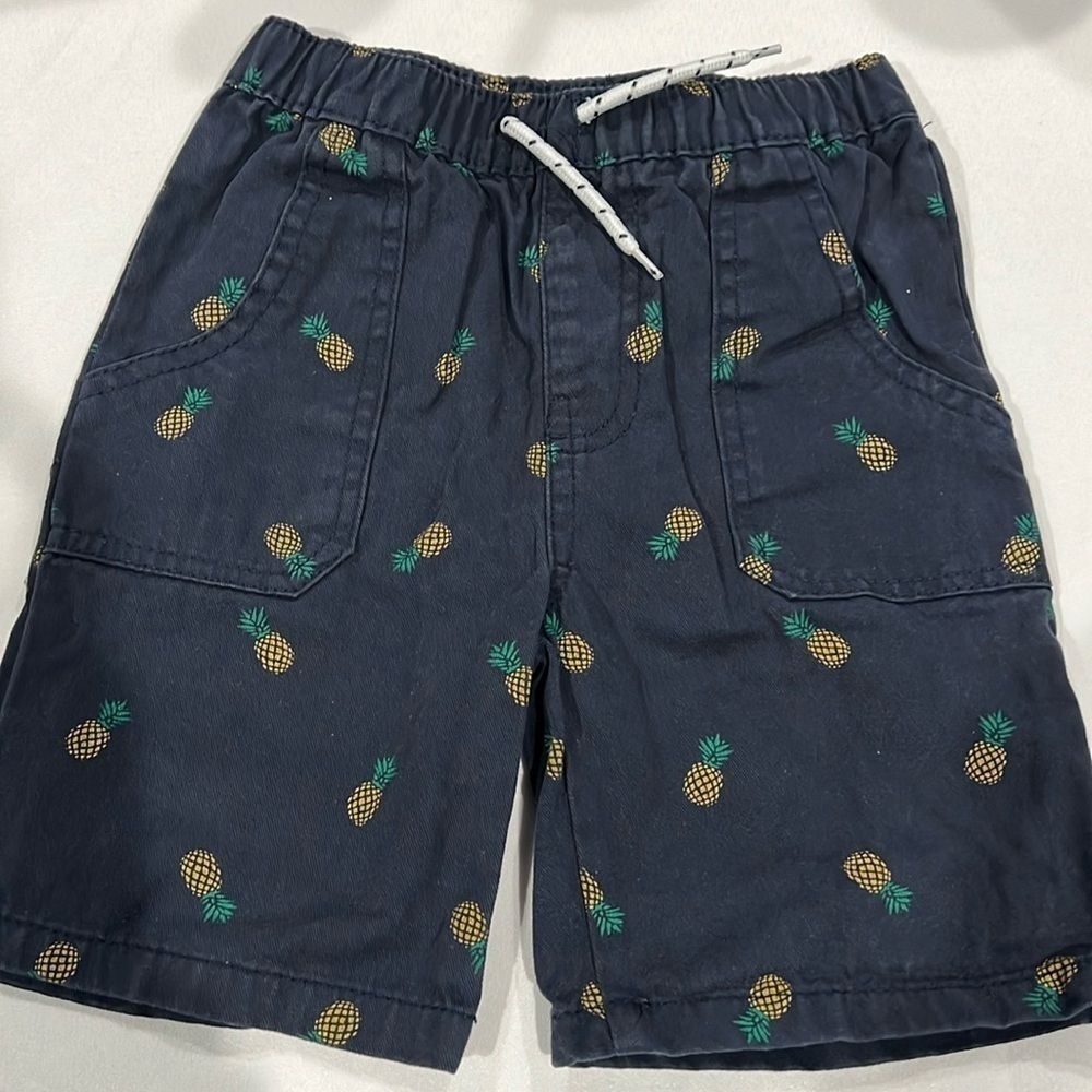 Kenneth Cole boys shorts. Size 4.